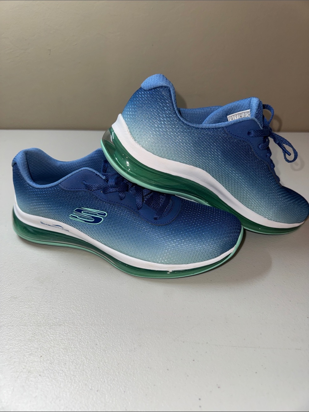 Sketchers Air size 10